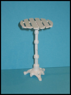 Bistrotisch in weiss als Stehtisch